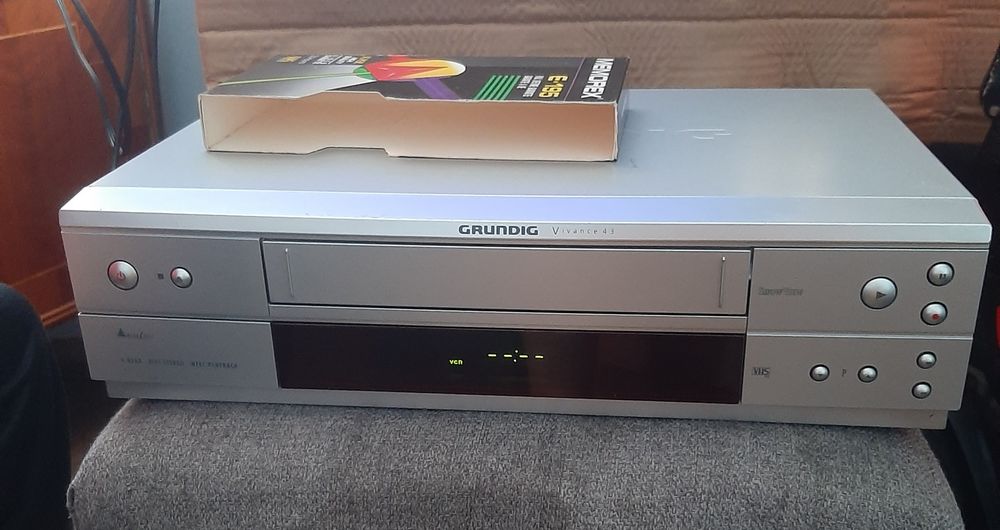Vând videorecorder grundig în stare bună