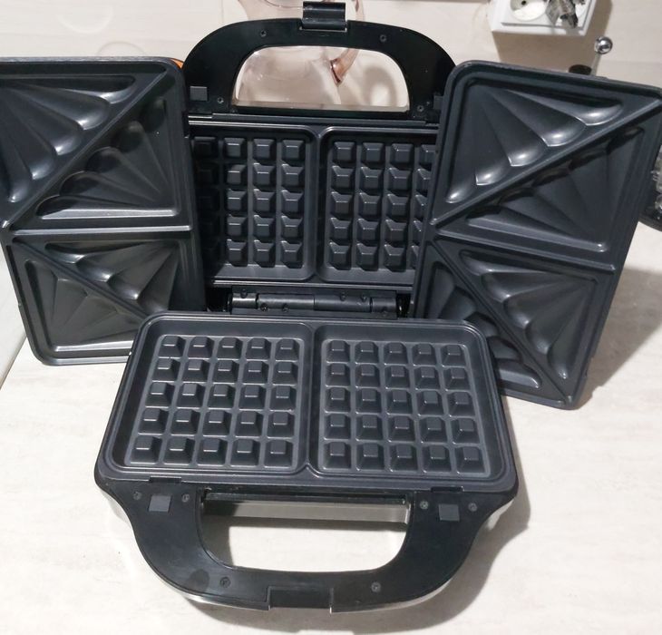 Sandwich  Maker 2 în 1