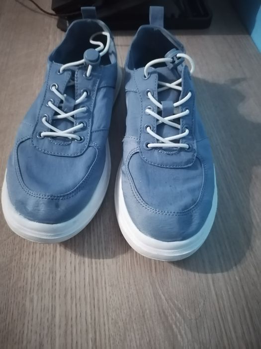 Papuci eleganți și confortabili