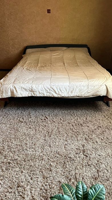 Продам кровать с матрасом 1,60на2