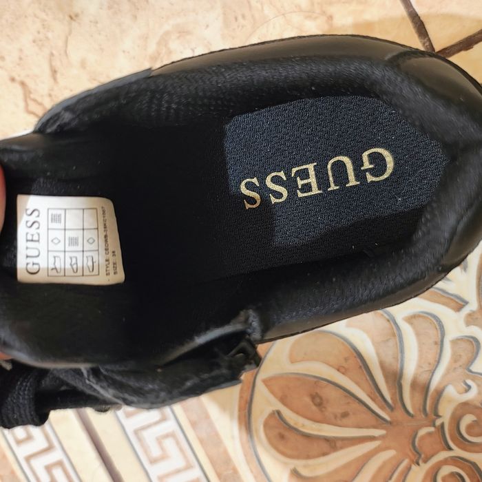 Маратонки оригинални на Guess
