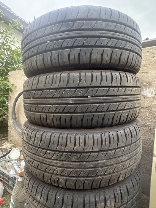 215/65 R15 Резина почти новая