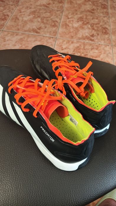 Crampoane  Predator 24 League, Rosu,