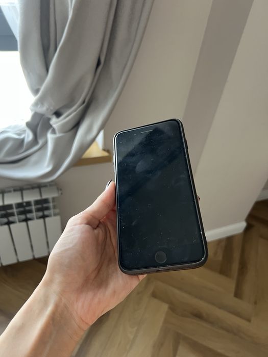Продам iphone 8 plus в хорошем состоянии
