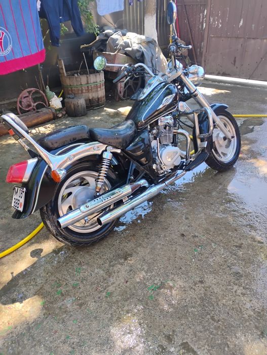 Vând motocicleta Jin lun de 150 cv