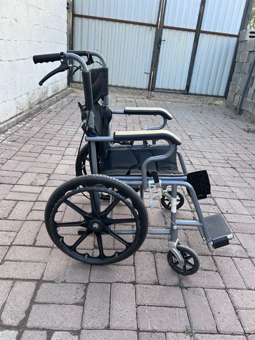 Продам инвалидную коляску