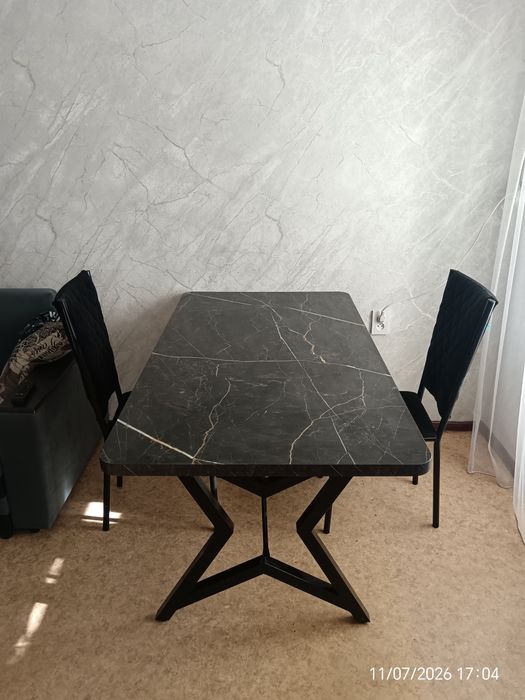 Продам стол и 6 стульев