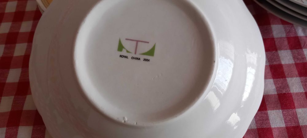 Порцеланови чинии