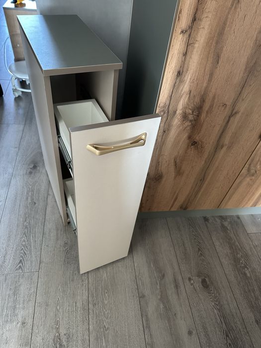 Продам узкую напольную  тумбу