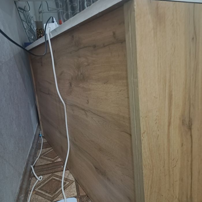 Продам стол письменный, компьютерный.