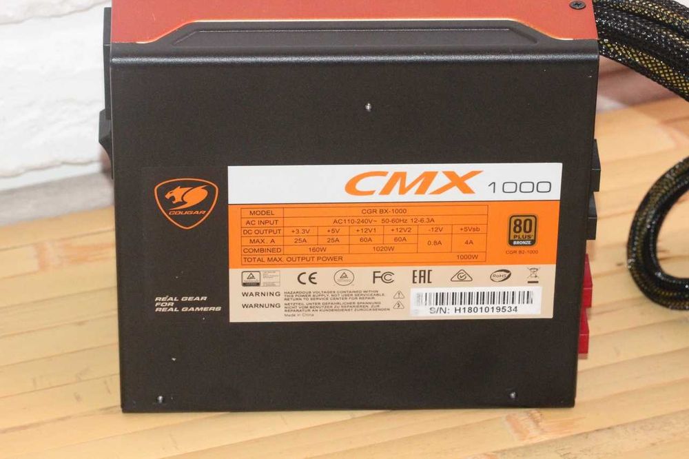 COUGAR 1000W блок питания в идеальном состоянии.