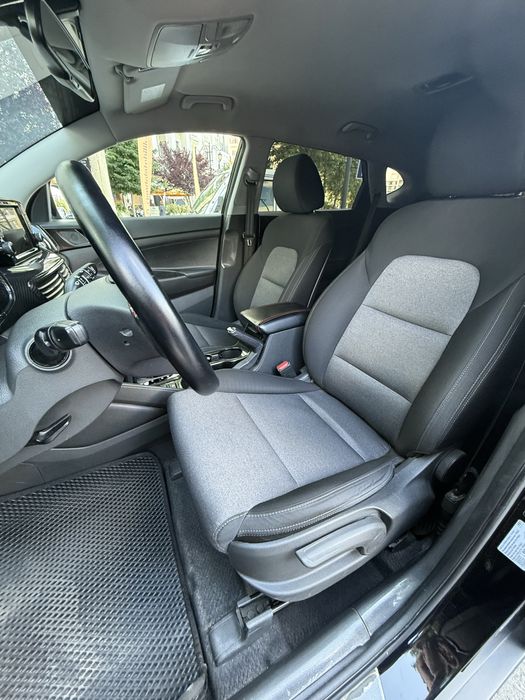 HYUNDAI TUCSON Black Piano Автомобиль