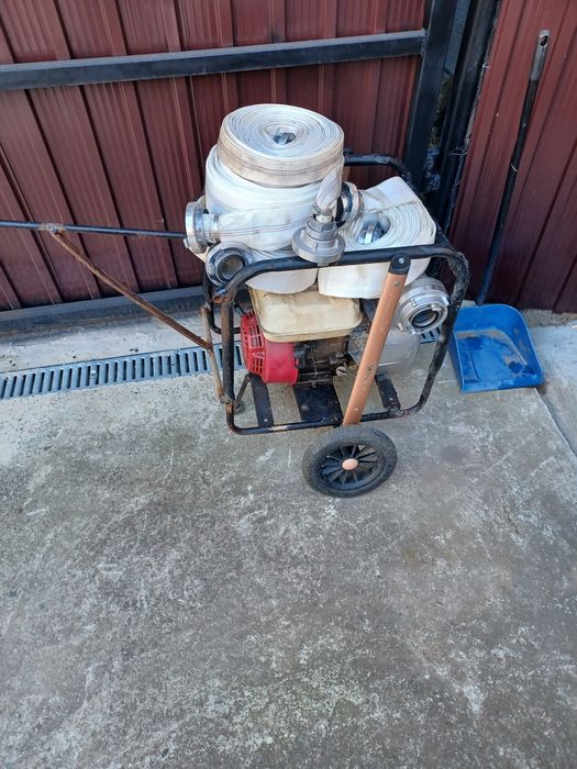 Vind motopompa apa marca Honda.