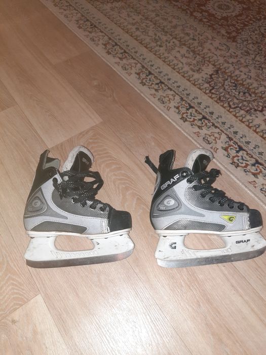 Хоккейные коньки  .