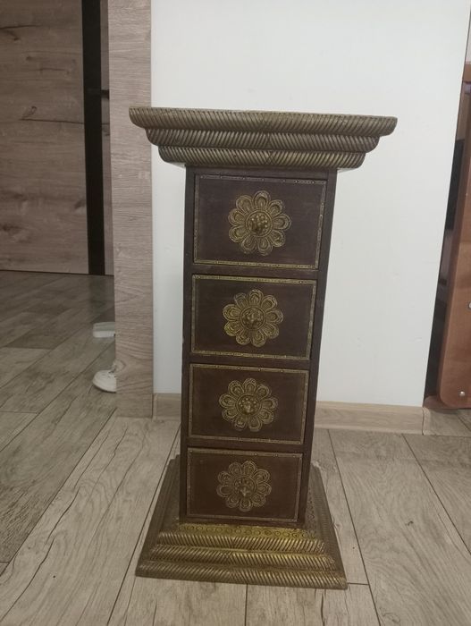 Продам тумбочку..