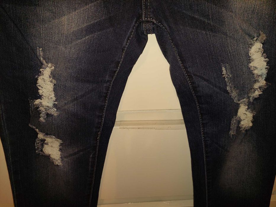 Blugi/jeans Feeling cu franjuri/rupturi TRANSPORT GRATUIT