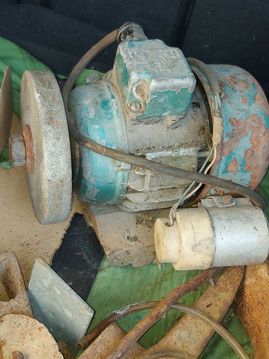 Лот  старинни неща  разгледайте  и  другите ми  обяви 3  броя стари чо