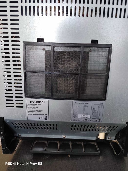 Frigider/Răcitor vinuri Hyundai