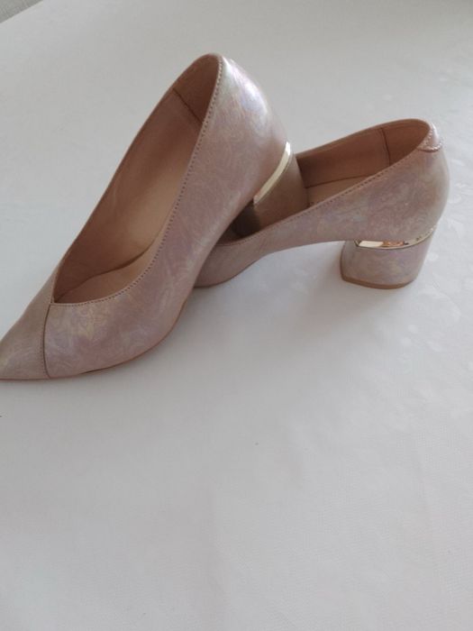 Нови черни дамски обувки