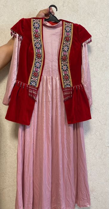 Киімдер сатылады