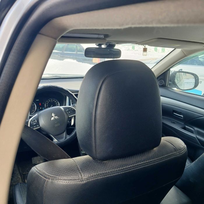 Митсубиси Отландер