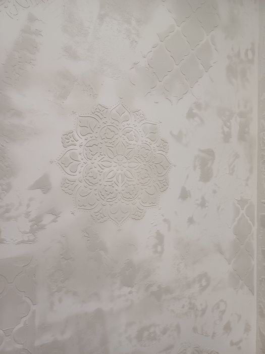 Девушка-мастер: Безупречный левкас и декор