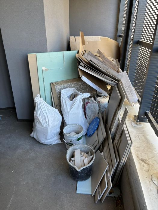 Изхвърляне на строителни и битови отпадъци