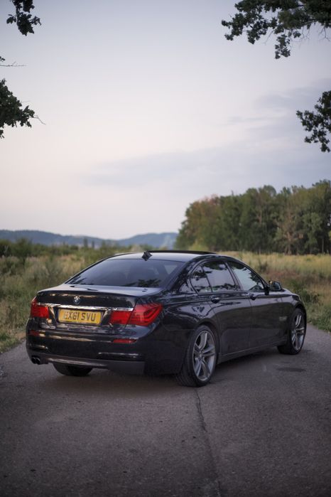 Dezmembrez BMW 730D M PACHET bara aripa far capota turbo injector admi