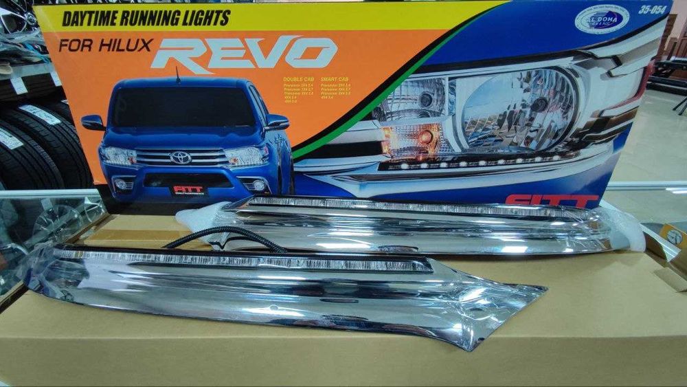 Накладки на пороги, хром накладки с ДХО, хром в ПТФ на Hilux (2015-)