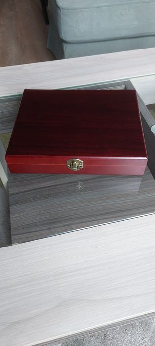 Продавам подаръчен комплект за мъж.