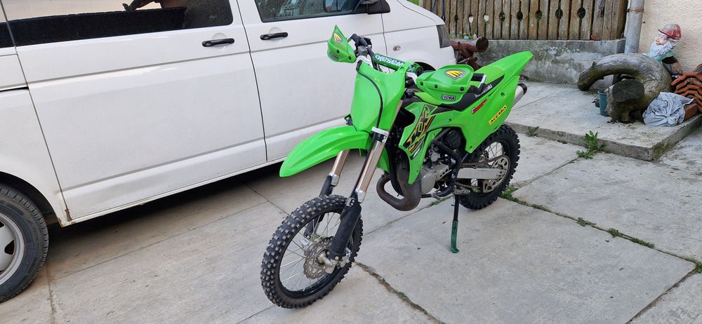 Vând motocicleta copii kawasaki kx85 suzuki ktm yamaha gasgas husqvarna beta cross enduro kx 85 ofrroad  impecabilă nu necesită investiții  roți 17 14