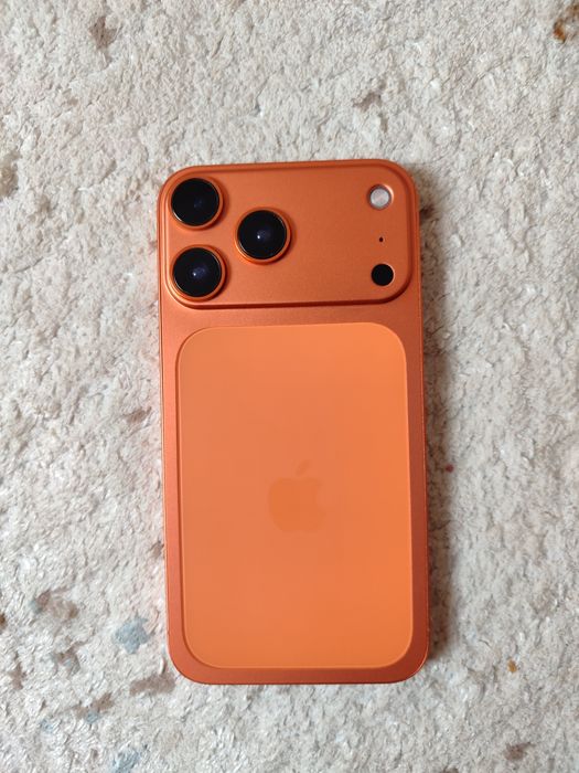 iPhone Xr на корпусе 17 Про