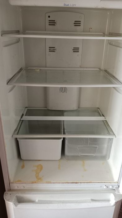 Продам холодильник Indesit