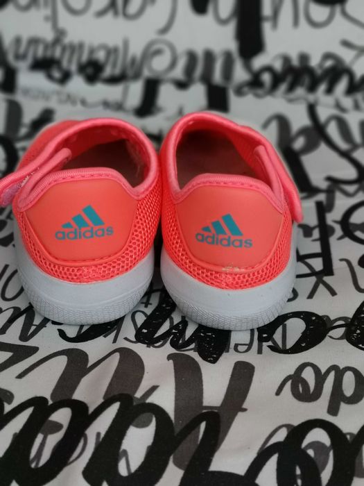 Няколко Детски сандали