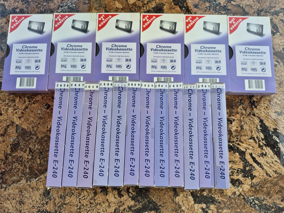 Vand 18 casete video vhs de 240minute cu filme actiune,sf,gr