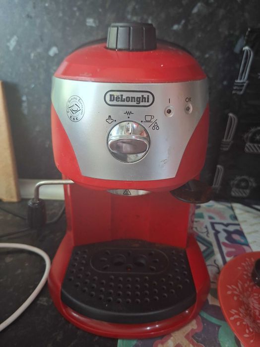 Кафе машина Delonghi и кафемелачка Krups