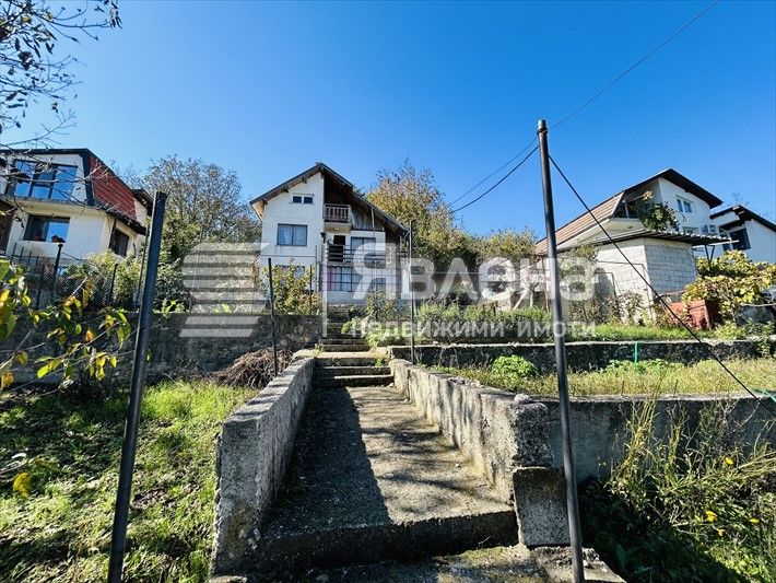 Малка спретната къщичка с чудесна морска панорама!