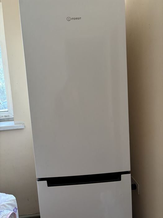 Холодильник indesit сатылады