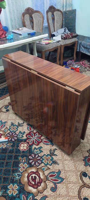 Продаются столы книжки