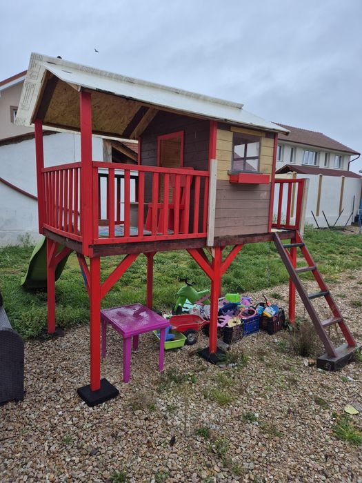 Casuta cu tobogan