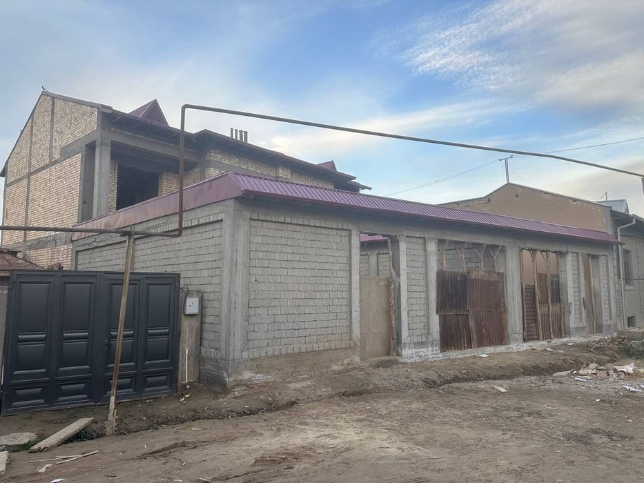 Eshonguzar bekbaraka dom orqasida ikki sotik uch qavat karobka