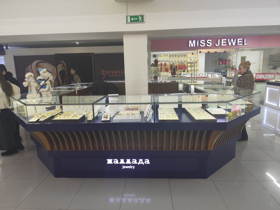 Витрина островок б. У.