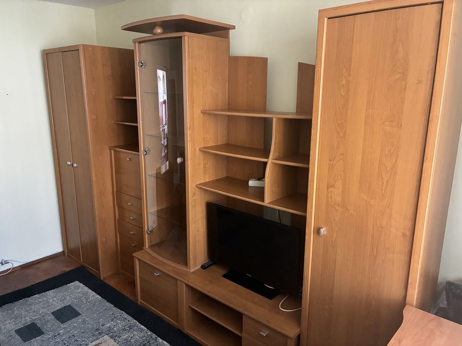 Mobila living cu vitrina de vanzare