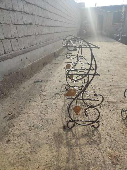 Oyoq kiyim quyadiganlar bor narxi 270000 oladiganlar tel qilsin