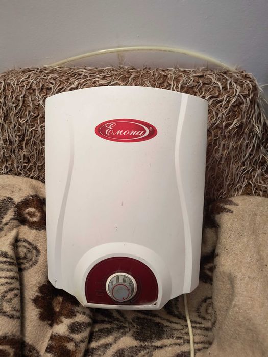 1Машинка за подстригване.   2нагревател  3бойлер.4касетофон сони