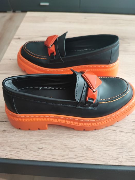 Дамски кожени обувки