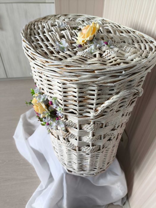 Кошница с капак от естествен материал