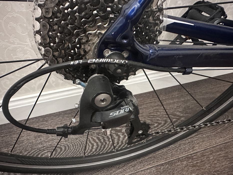 Шоссейный велосипед Giant Contend 1