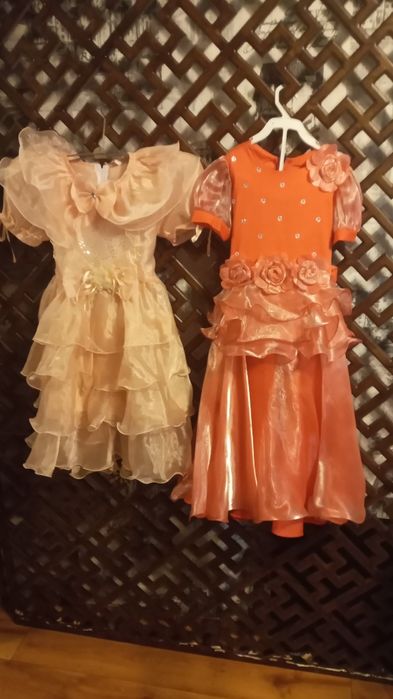 Платья к празднику  на 6-8 лет