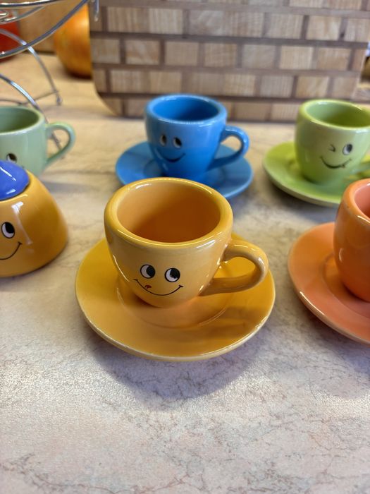 Детски порцеланов сервиз за чай със стойка